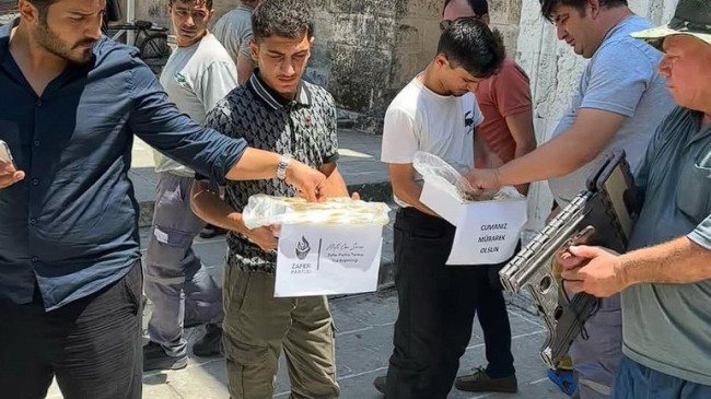 Ümit Özdağ’ın Tahliyesi Nedeniyle Zafer Partisi Tarsus Başkanlığı Lokum İkramı Yaptı