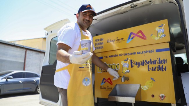 Büyükşehir Buz Gibi Limonata Dağıtımlarına Başladı