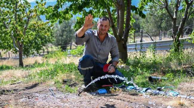 Büyükşehir’in Sulama Borusu Desteğiyle Üretici Susuz Kalmıyor