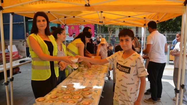 Mersin Büyükşehir Belediyesi’nden 20 Bin Kişiye Aşure İkramı