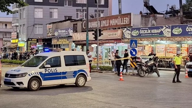 Tarsus’ta Cinayet Zanlısı ile Polis Arasında Silahlı Çatışma “Cinayet zanlısı hayatını kaybetti, bir polis memuru yaralandı”