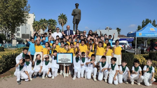 Tarsus İlçe Milli Eğitim Müdürlüğü Atatürk Anıtı’na Çelenk Sundu