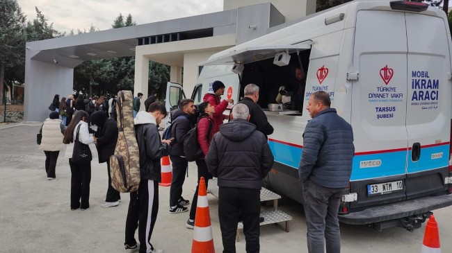 Tarsus Üniversitesinde Öğrencilere Sıcak Çorba İkramı