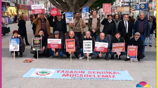 Tarsus’ta Emeklilerden Oturma Eylemi ve Basın Açıklaması