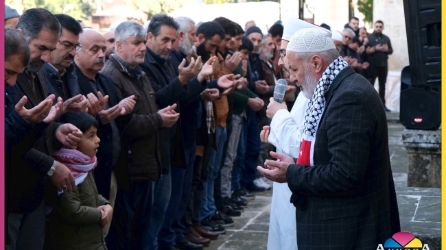 Tarsus’ta yüzlerce vatandaş Filistin İçin gıyabi cenaze namazı kıldı