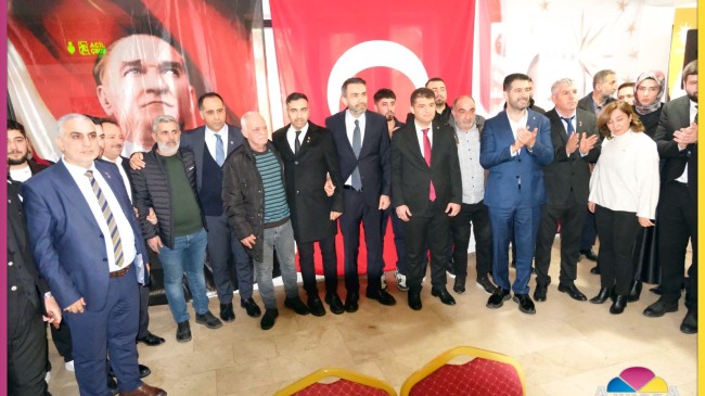 AK Parti Tarsus’ta Yüzler Gülüyor: Danışma Meclisi Toplantısı Salona Sığmadı