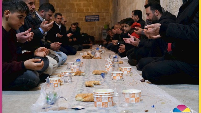 Tarsus Ulu Camii Avlusunda Çorba ve Simit ile İftarı Açtılar Mesaj Netti: Kudüs ve Ümmet Bilinci Öne Çıktı