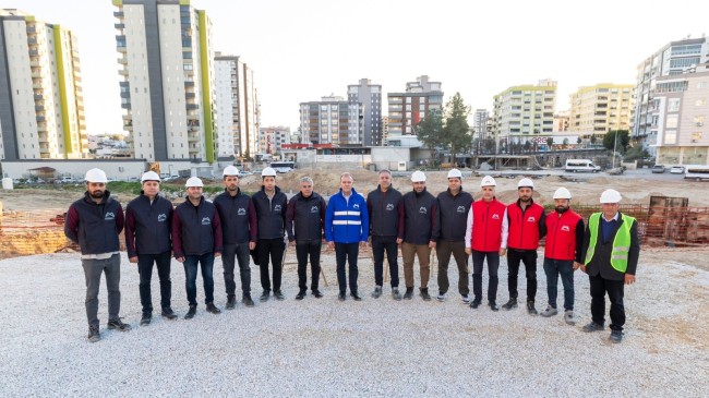 Başkan Vahap Seçer, Tarsus’ta Yapımı Süren Spor Parkı İnceledi