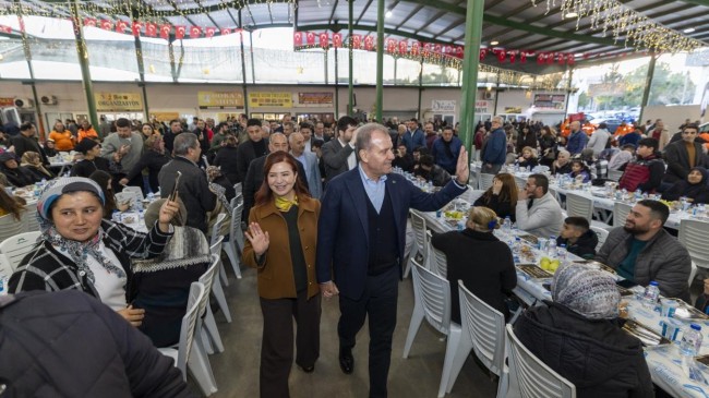 Başkan Seçer ve Meral Seçer Tarsuslularla İftar Sofrasında Buluştu