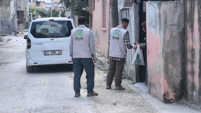 Tarsus’ta Hayır Kurbanları İhtiyaç Sahiplerine Ulaştırılıyor