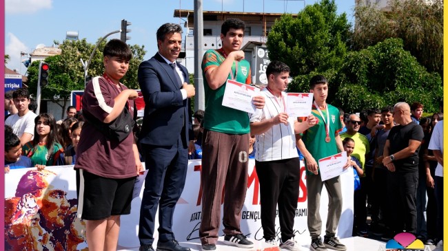 19 Mayıs Etkinliklerinde Başarılı Sporcular Ödüllendirildi