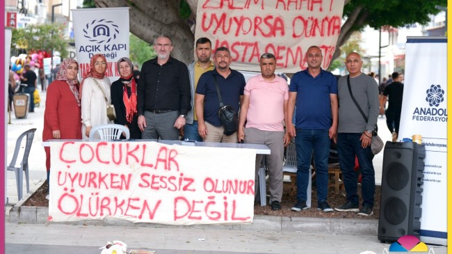 Tarsus Yarenlikte Farklı Ama Anlamlı “Gazze ve Doğu Türkistan Fotoğraf Sergisi Açıldı”