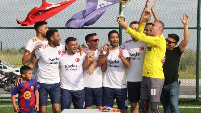 TARSUS ÜNİVERSİTESİ’NDE REKTÖRLÜK SPOR TURNUVALARI SONA ERDİ “ŞAMPİYONLAR KUPALARINA KAVUŞTU”