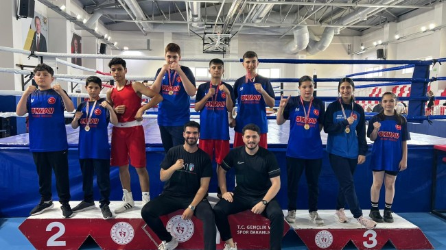 Tarsuslu Genç Boksörlerden Büyük Başarı: 7 Sporcu Türkiye Şampiyonası Biletini Aldı