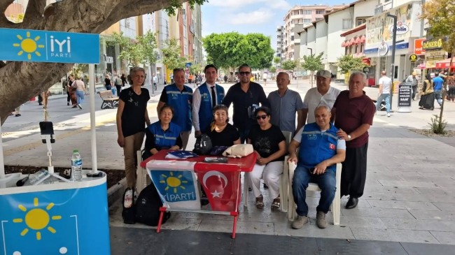 İYİ Parti Tarsus İlçe Başkanlığı Yarenlik Alanı’nda Vatandaşlarla Buluştu