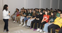 Mersin Büyükşehir Belediyesi Eczacı Sabri Aydın Ortaokulunda Öğrencilere LGS Hakkında Eğitim Verdi