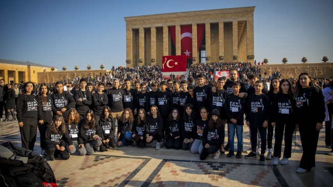 Anıtkabir’e İlk Kez Gelen 38 Öğrenci, ATA’nın Huzuruna Çıkmanın Heyecanını Yaşadılar