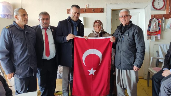 Tarsus Kaymakamı Kadir Sertel OTCU, kırsal mahalle gezileri kapsamında Kadelli Mahallesini ziyaret etti.