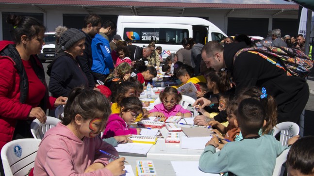 Deprem Bölgesinden Gelen Çocuklar Büyükşehir’in Çizim Atölyesi’nde Buluştu