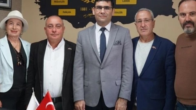 Tarsus Belediyesi Özel Kalem Müdürü Nihat Çapar,Atatürkçü Düşünce Derneği Tarsus Şubesini Ziyaret Etti