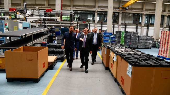 VALİ ALİ HAMZA PEHLİVAN, MERSİN-TARSUS OSB’DE FAALİYET GÖSTEREN ARNİCA EV ALETLERİ FABRİKASINI ZİYARET ETTİ