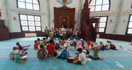 Ayyldız Camisinde Öğrencilerine Özel Hediyeler