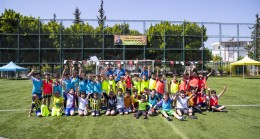Büyükşehir’in Futbol Kursuyla Çocuklar Yazı Sportif Geçiriyor