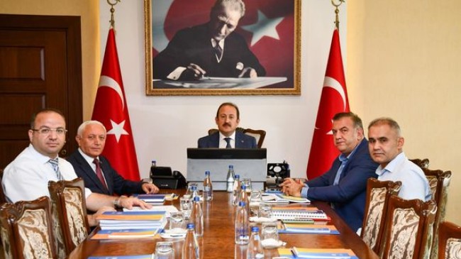 ALİ HAMZA PEHLİVAN BAŞKANLIĞINDA MİLLİ EĞİTİM YATIRIMLARI VE YENİ EĞİTİM ÖĞRETİM SEZONUNA YÖNELİK HAZIRLIKLARI DEĞERLENDİRME TOPLANTISI YAPILDI
