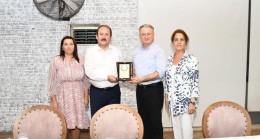 VALİ ALİ HAMZA PEHLİVAN’IN EV SAHİPLİĞİNDE, EMEKLİLİĞE AYRILAN TUĞAMİRAL FUAT GEDİK İÇİN VEDA PROGRAMI DÜZENLENDİ