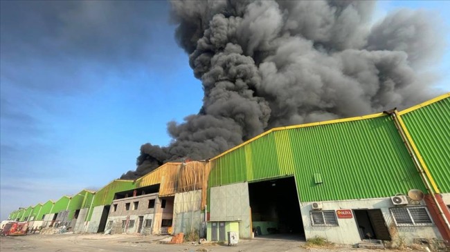 Adana’da Geri Dönüşümcüler Sitesinde Yangın Çıktı