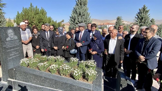 Halk Ozanı Neşet Ertaş, Kırşehir’de Mezarı Başında Anıldı