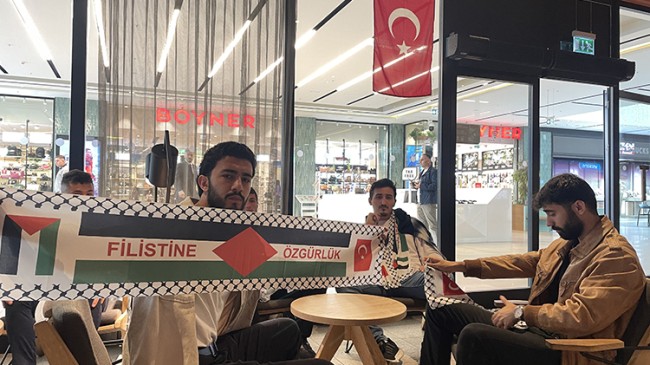 AK Parti Gençlik Kollarından, Türkiye Genelindeki Starbucks Şubelerinde Protesto