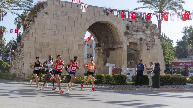 ‘15. Uluslararası Tarsus Yarı Maratonu’ Tarihi Ve Doğal Güzellikler İçinde Koşuldu