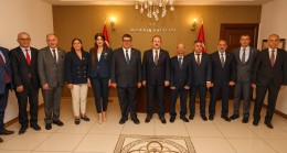 KUZEY KIBRIS TÜRK CUMHURİYETİ MALİYE BAKANI DR. ÖZDEMİR BEROVA, VALİ ALİ HAMZA PEHLİVAN’I ZİYARET ETTİ
