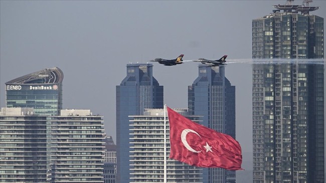 Türk Yıldızları ve SOLOTÜRK İstanbul Boğazı’nda Prova Uçuşu Yaptı