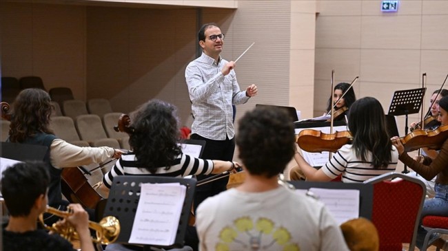Londra Oda Orkestrası’nın Cumhuriyet’in 100. Yılı Konserini Türk Şef Yönetecek