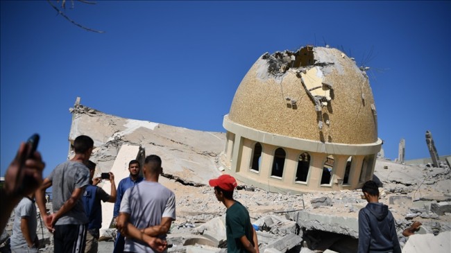 İsrail Savaş Uçakları Gece Saatlerinde Gazze Şeridi’nde Bir Camiyi Daha Bombaladı
