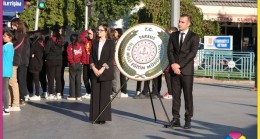 24 Kasım Öğretmenler Günü’nde Tarsus Cumhuriyet Meydanı’nda Atatürk Anıtı’na Çelenk Sunma Töreni Düzenlendi