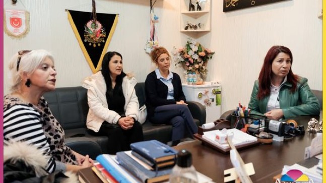 CHP TARSUS KADIN KOLLARINDAN AKKOZA MEDYA GRUBUNA TAZİYE ZİYARETİ