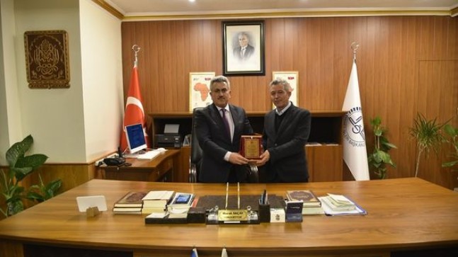 İlçe Müftüsü Akçay, Adana İl Müftülüğüne Tayini Çıkan Şube Müdürüne Plaket Verdi