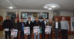 MERSİN BÜYÜKŞEHİR BELEDİYESİ, TARSUS HAL ESNAFINA 2024 TAKVİMLERİ  DAĞITTI