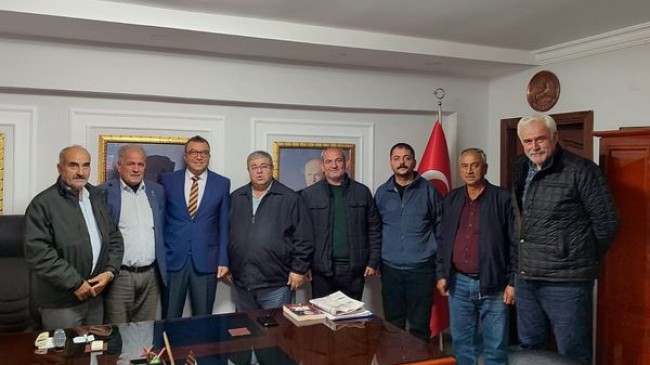 Mustafa Naci Güllü ve Beraberindeki Muhtarlar, MHP Tarsus İlçe Başkanı Fatih Yıldırım’ı Ziyaret Etti