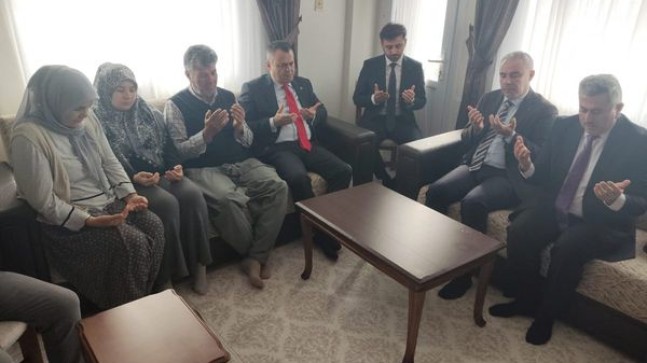 Tarsus Kaymakamı Kadir Sertel OTCU, Şehit Ailesine Ziyaret Gerçekleştirdi