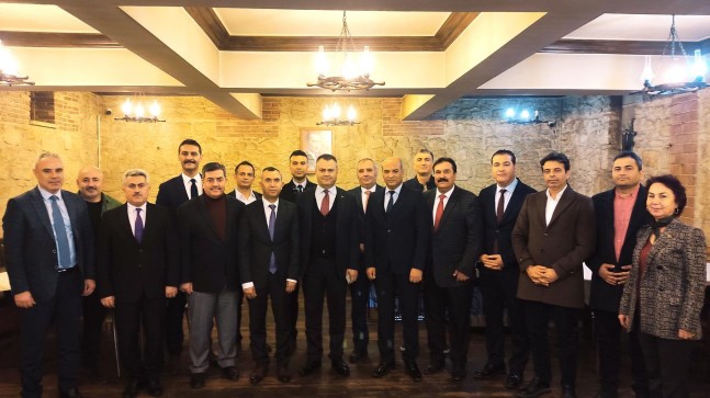 Tarsus Tapu Müdürü Mustafa Kabadayı’ya Veda Yemeği