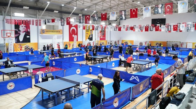 ‘Mersin 3. Veteranlar Masa Tenisi Turnuvası’ Büyükşehir’in Katkılarıyla Başladı