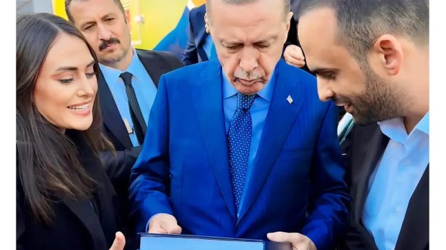 Doç. Dr. Özbozkurt ve Dr. Yeşilkuş, “Nörostratejik Yönetim Projesinin” sonuçlarını Cumhurbaşkanı Erdoğan’a Sundu
