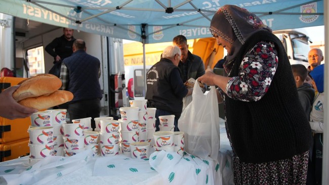 Tarsus Belediyesi, Ramazan Ayının İlk İftarında İftar Yemeği Dağıtımını Gerçekleştirdi