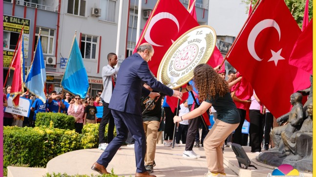 Atatürk Anıtına “23 Nisan Çelenk Sunma Töreni” Düzenlendi