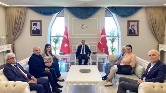 Çukurova Çağdaş Sanat Vakfı Yönetimi Tarsus Kaymakamı’nı Ziyaret Etti
