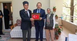 VALİ ALİ HAMZA PEHLİVAN, KIBRIS GAZİSİ EYYUP TÜRKSOY VE AİLESİNİ ZİYARET ETTİ